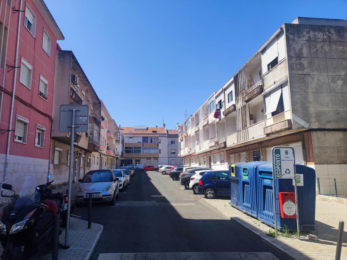 Lisbon Traditional T2 With Balcony In Damaia, Lisbon Amadora Exterior foto