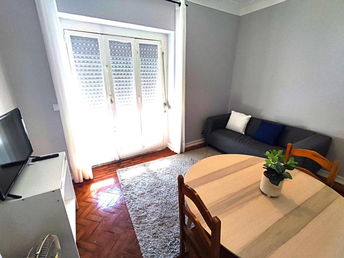 Lisbon Traditional T2 With Balcony In Damaia, Lisbon Amadora Exterior foto